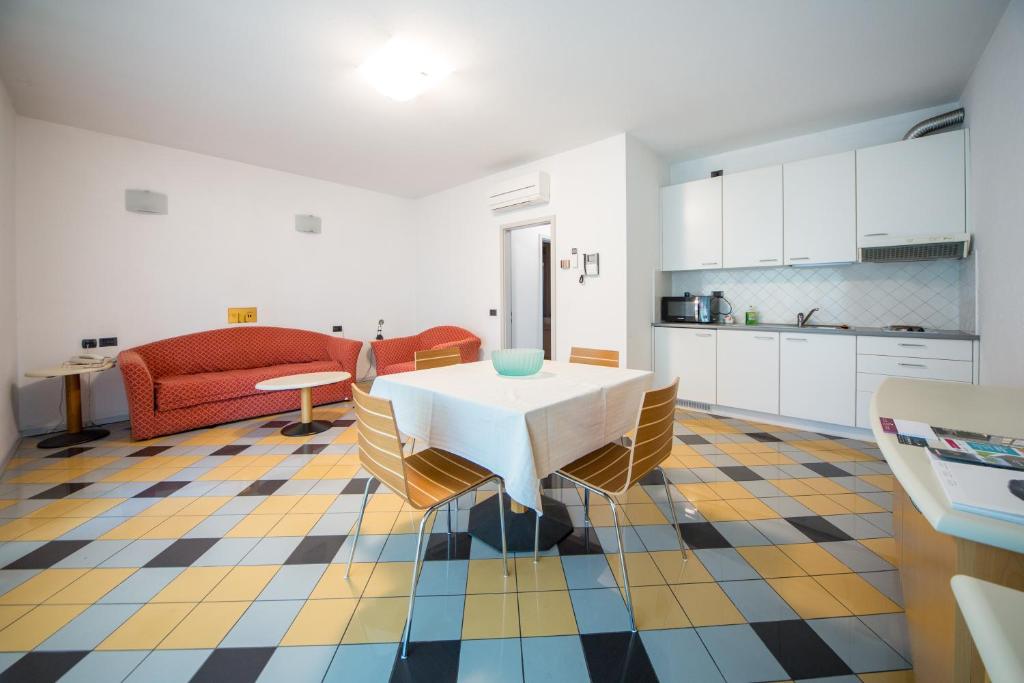 Kuchyň nebo kuchyňský kout v ubytování Piazzi House