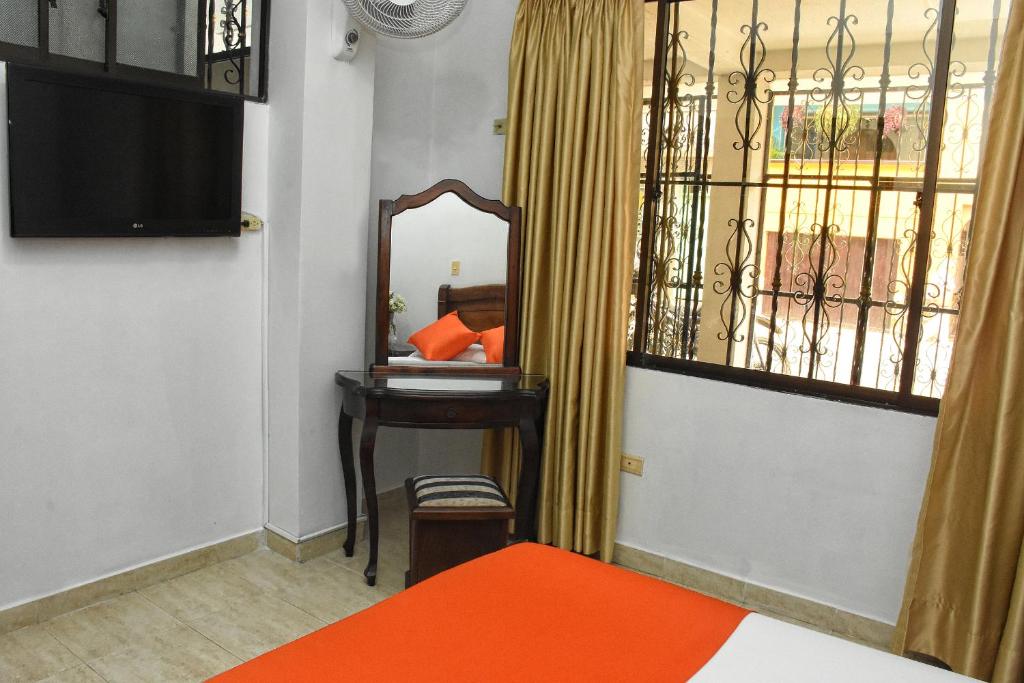 Postel nebo postele na pokoji v ubytování Hotel el Lago 2