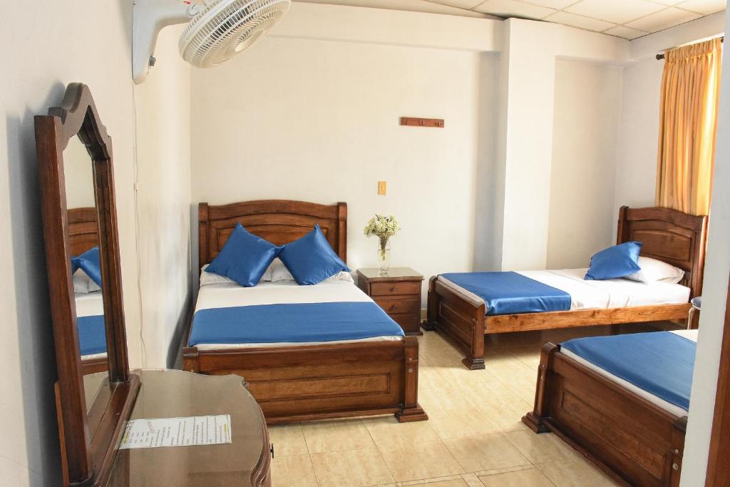 Postel nebo postele na pokoji v ubytování Hotel el Lago 2