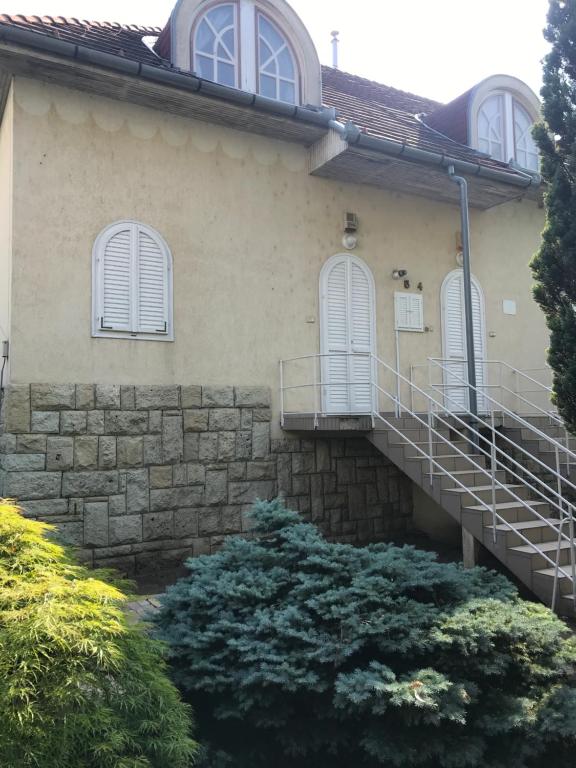Budova, v ktorej sa apartmán nachádza