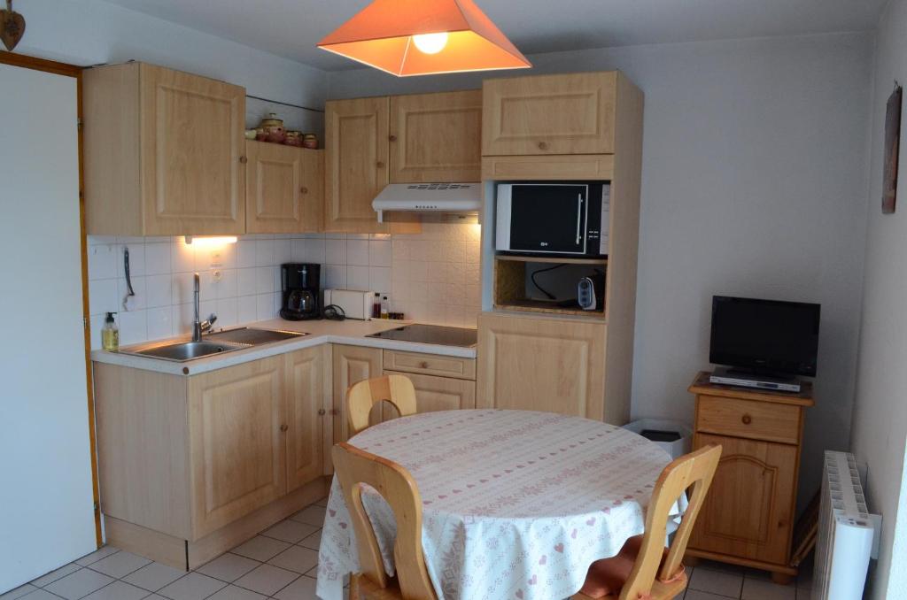 Dapur atau dapur kecil di Bouquetins - Appartement 5 pers - Chatel Reservation