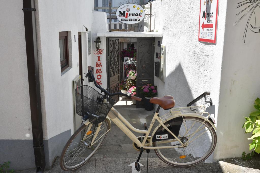 Jízda na kole v ubytování Hostel Mirror nebo okolí