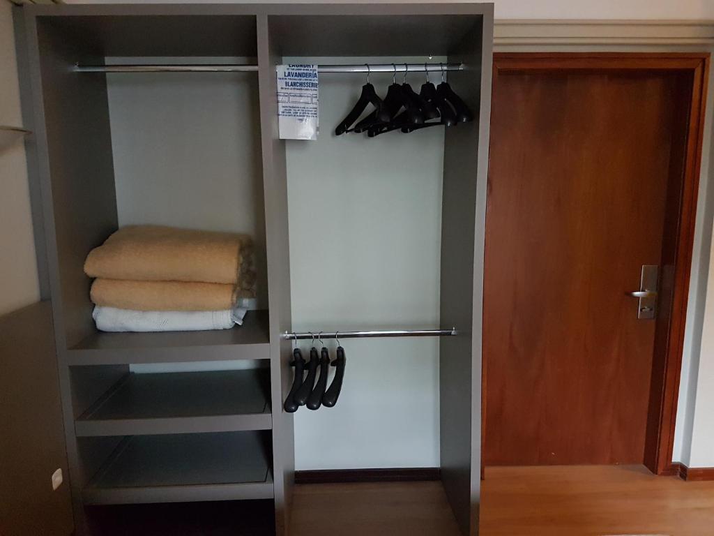Alta Reggia Plaza Hotel - King Room With Roll-In Shower - Disability Access
