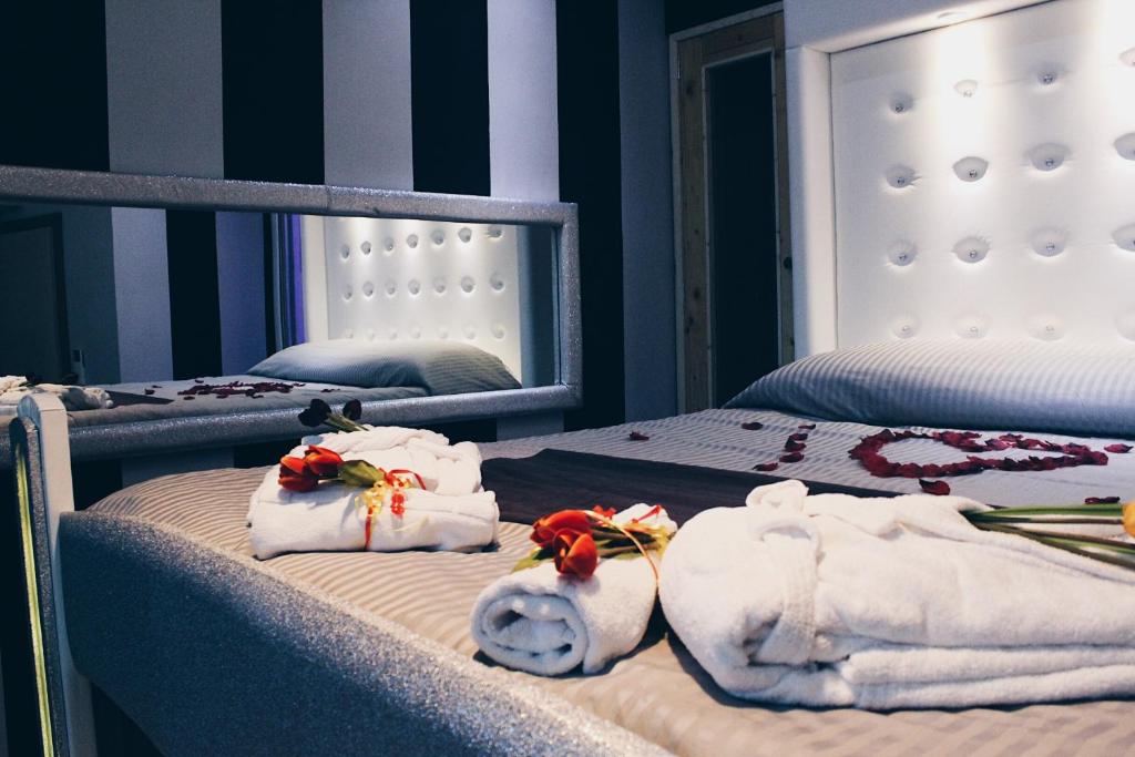 A bed or beds in a room at Roma d'Amore