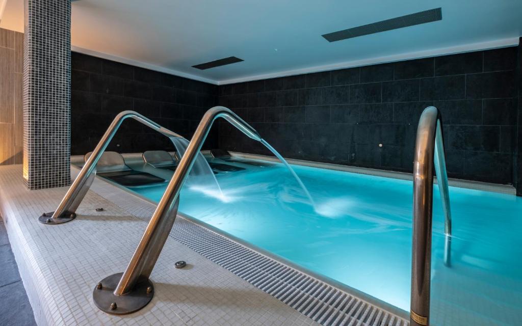 Bazén v ubytování Rosamar Es Blau 4*s - Adults Only nebo v jeho okolí