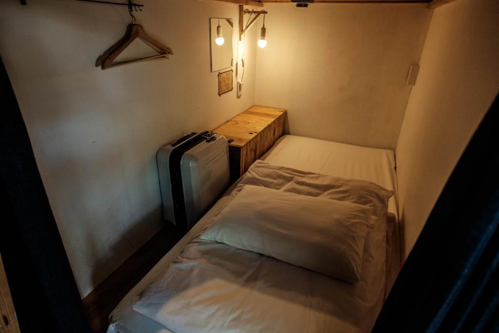 Postel nebo postele na pokoji v ubytování Blue Hour Kanazawa