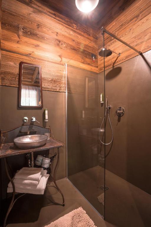 Koupelna v ubytování LMC Guesthouse