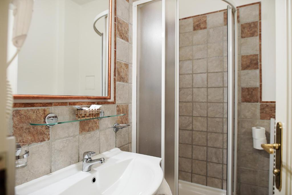 Hotel Tivoli Prague - Resim 8