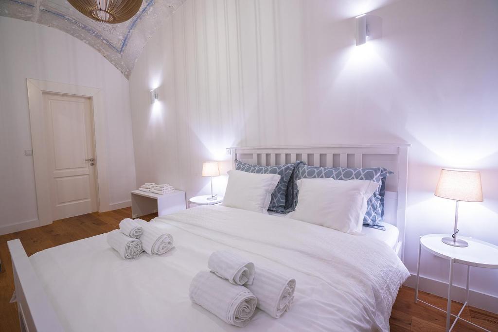 Posteľ alebo postele v izbe v ubytovaní Deluxe Apartment Talia