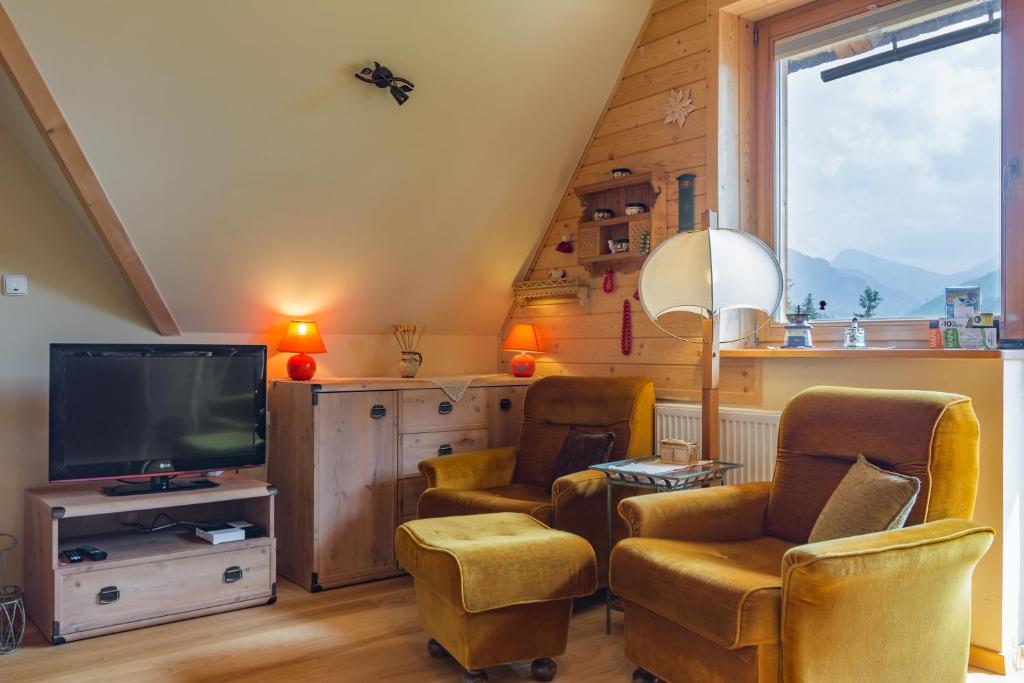 TV a/nebo společenská místnost v ubytování Apartament KROKUS