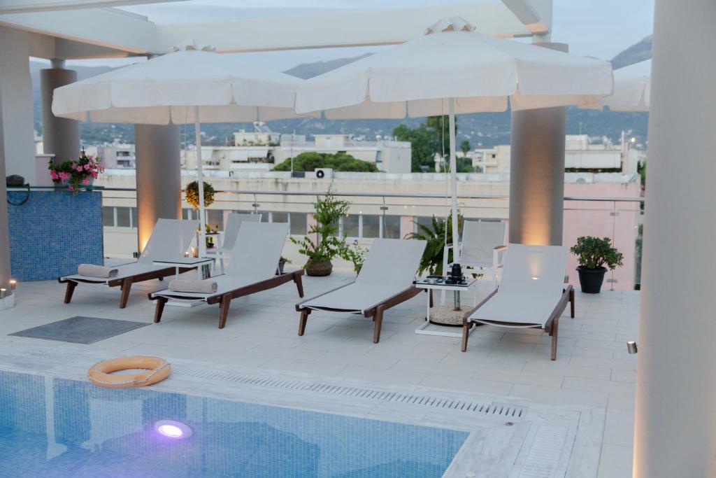 Bazén v ubytovaní Comfy Boutique Hotel alebo v jeho blízkosti