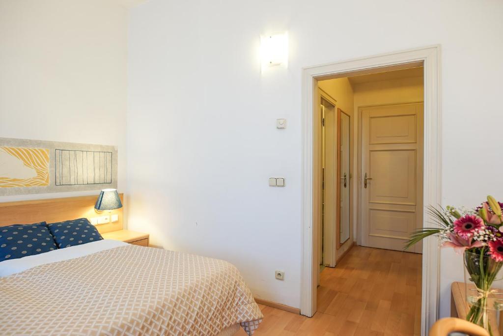 Postel nebo postele na pokoji v ubytování Hotel Tivoli Prague