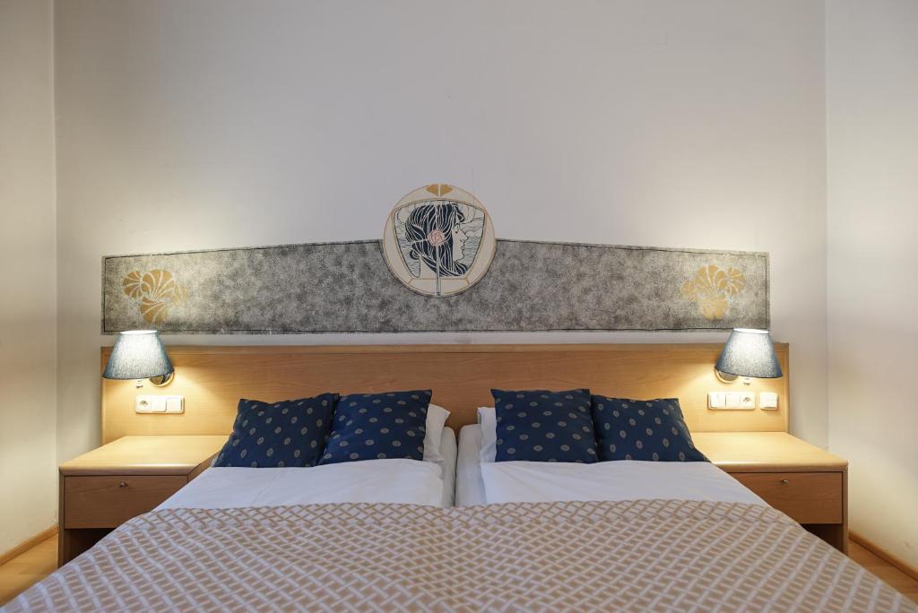 Postel nebo postele na pokoji v ubytování Hotel Tivoli Prague