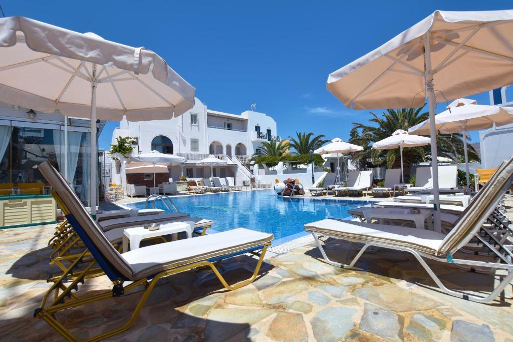 Bazén v ubytování Rodakas Hotel nebo v jeho okolí