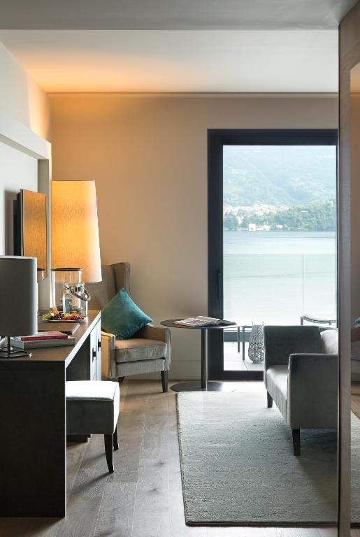 Výhled na řeku, která protéká v blízkosti hotelu