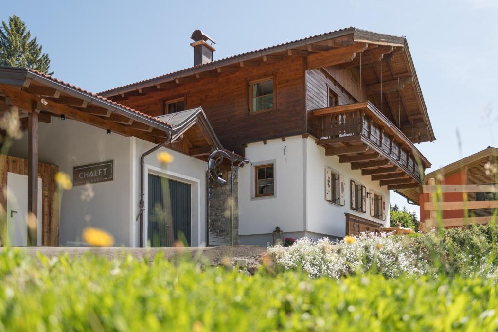 a house with a balcony on top of it at Chalet im Dorf in Goldegg