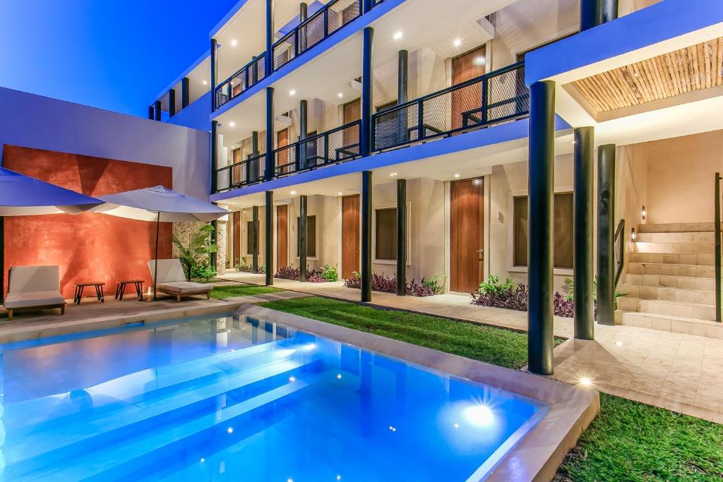 a swimming pool in the backyard of a house at Casona 61 by GuruHotel in M&eacute;rida