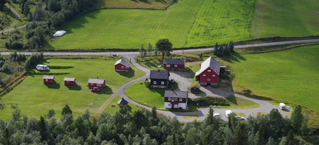 an aerial view of a house in a green field at Skåbu Hytter og Camping in Skåbu