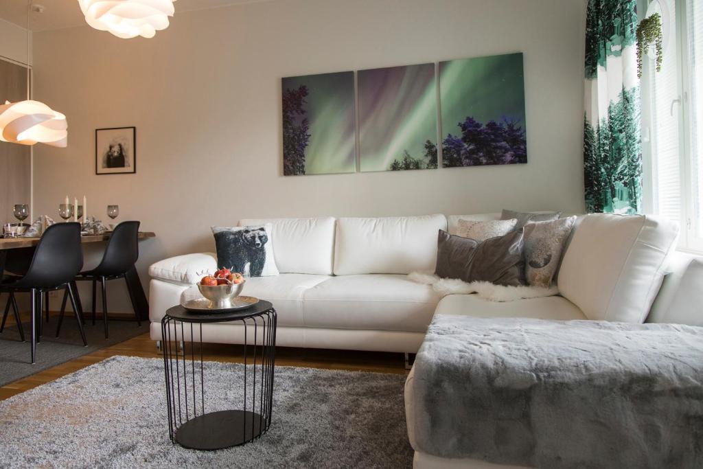 Khu vực ghế ngồi tại Vasko luxurious suites, Nouka