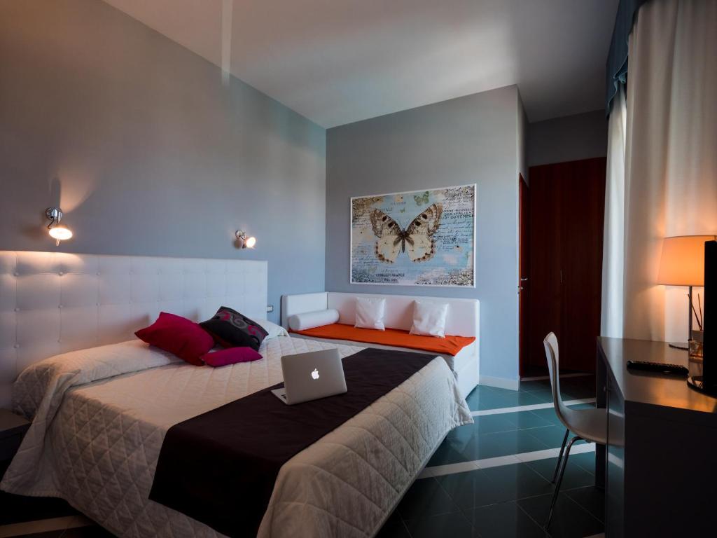 Ένα ή περισσότερα κρεβάτια σε δωμάτιο στο Hotel Metropol
