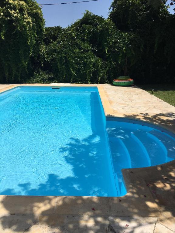 Bazén v ubytovaní Villa Alkyon - Dreamy 3BR, Pool & BBQ next to Varnavas Beach alebo v jeho blízkosti