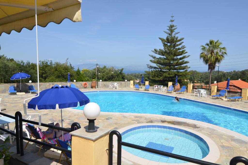 Bazén v ubytování Penelope Apartment Hotel nebo v jeho okolí