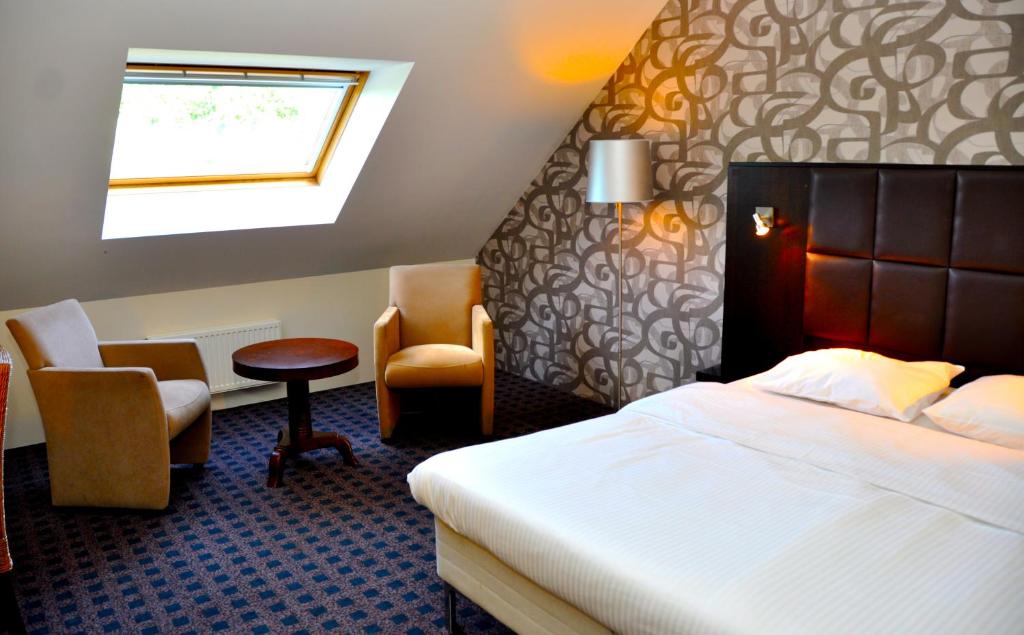 Postel nebo postele na pokoji v ubytování Hotel Prins van Oranje
