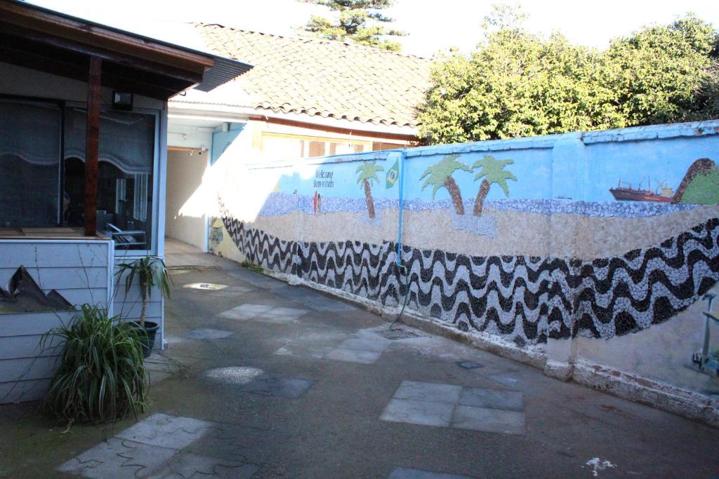 a wall with a mural of palm trees on it at Residencial del Maule in Linares