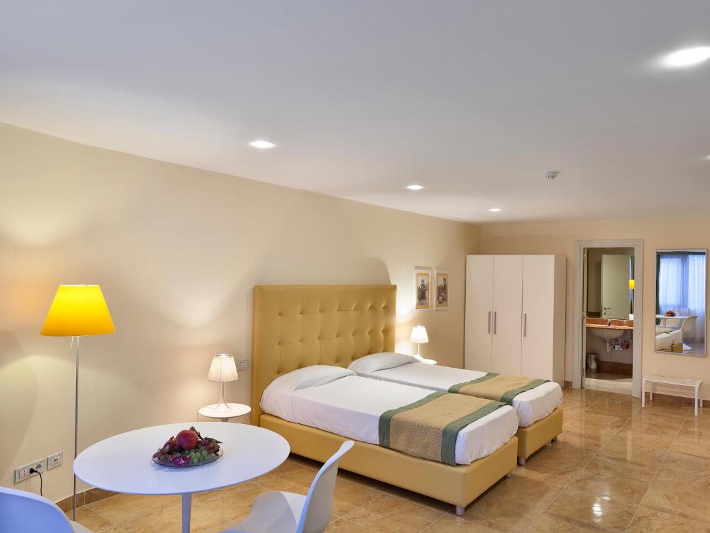A bed or beds in a room at Mercure Villa Romanazzi Carducci Bari