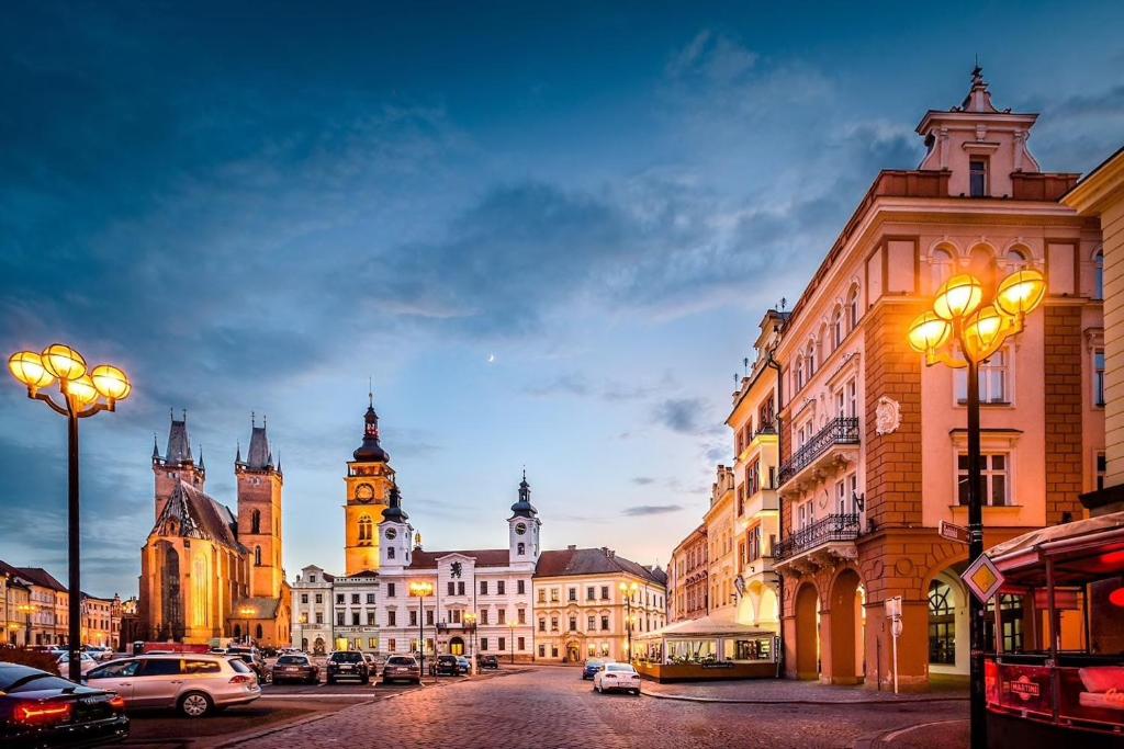 Nespecifikovaný výhled na destinaci Hradec Králové nebo výhled na město při pohledu z apartmánu
