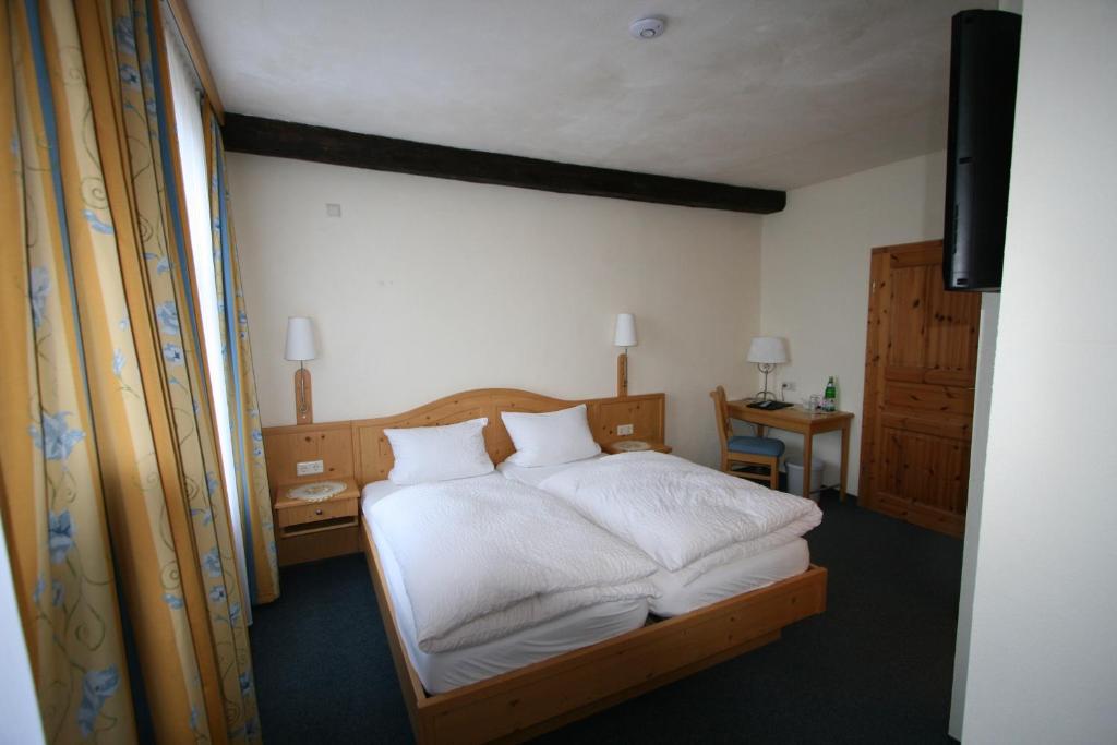 Postel nebo postele na pokoji v ubytování Hotel Garni Lindenmühle
