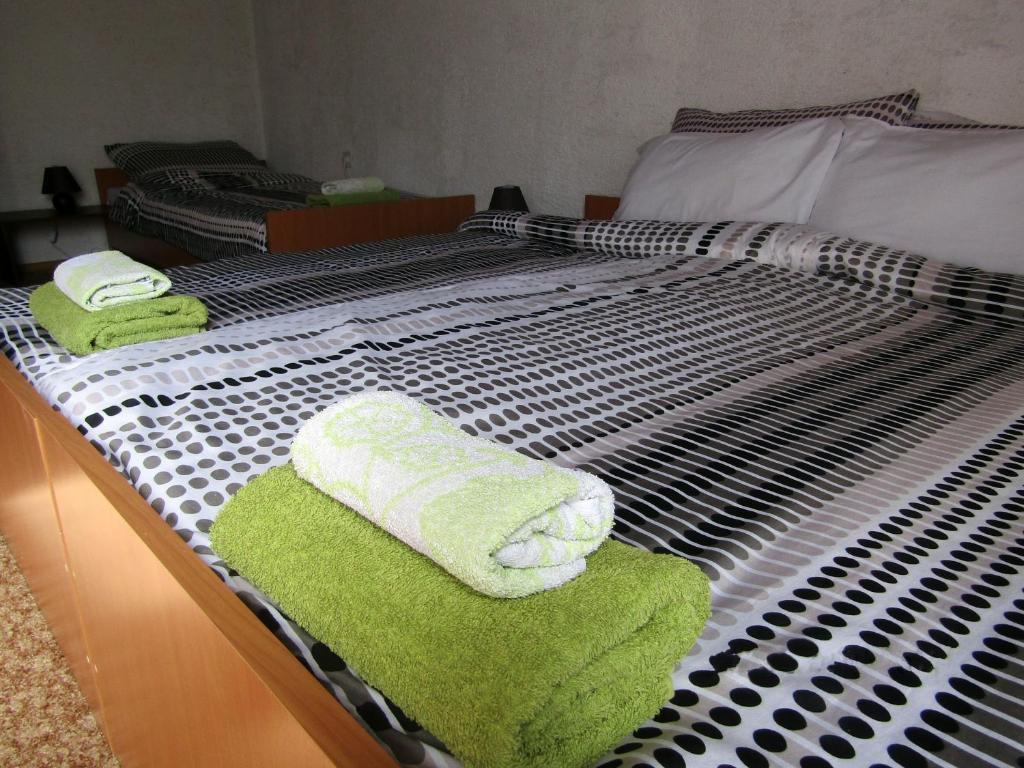 Postel nebo postele na pokoji v ubytování Apartmani Lovro