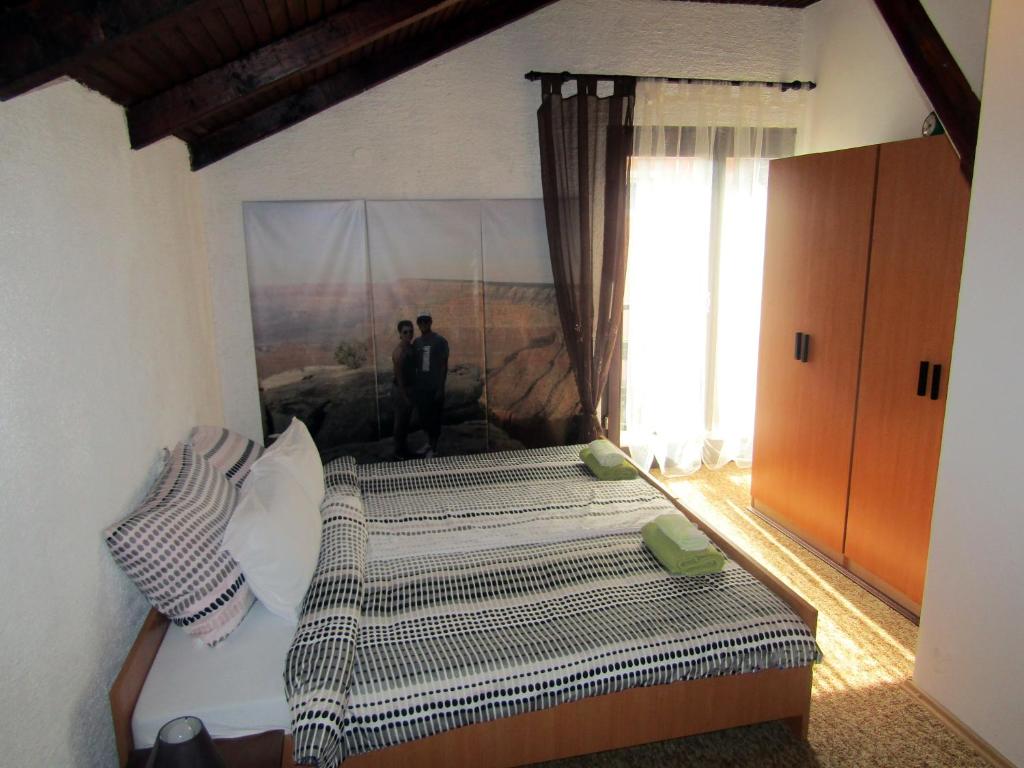 Postel nebo postele na pokoji v ubytování Apartmani Lovro