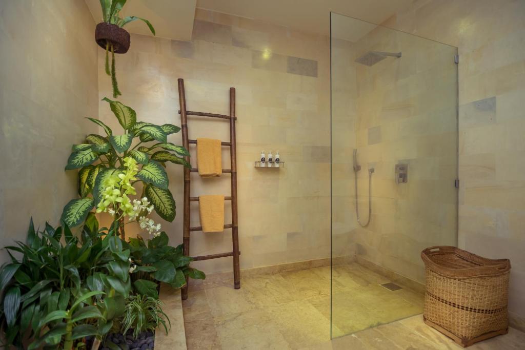 Koupelna v ubytování Karmagali Suites Adults only & Private Pool Family Villas