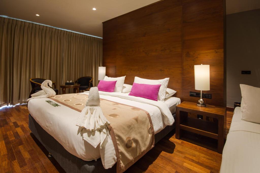 Postel nebo postele na pokoji v ubytování Swiss Residence Kandy