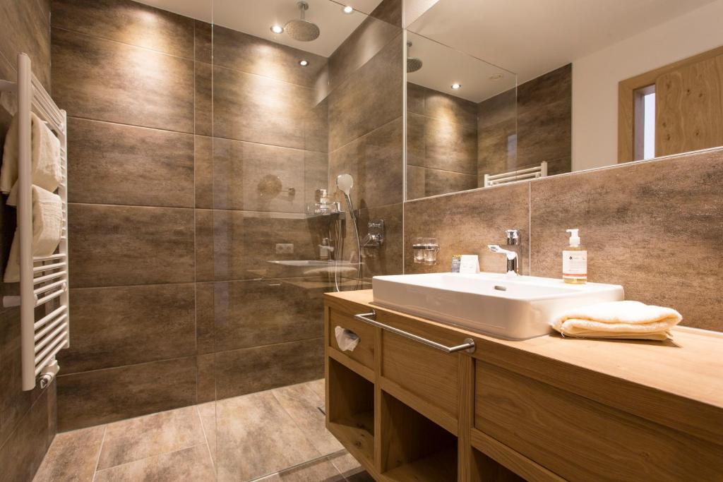 A bathroom at Das Landerer