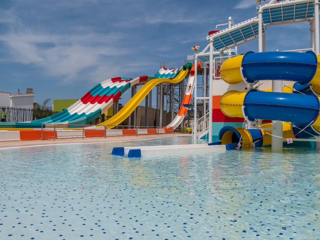 Golden Taurus Aquapark Resort, Pineda de Mar – Bijgewerkte ...