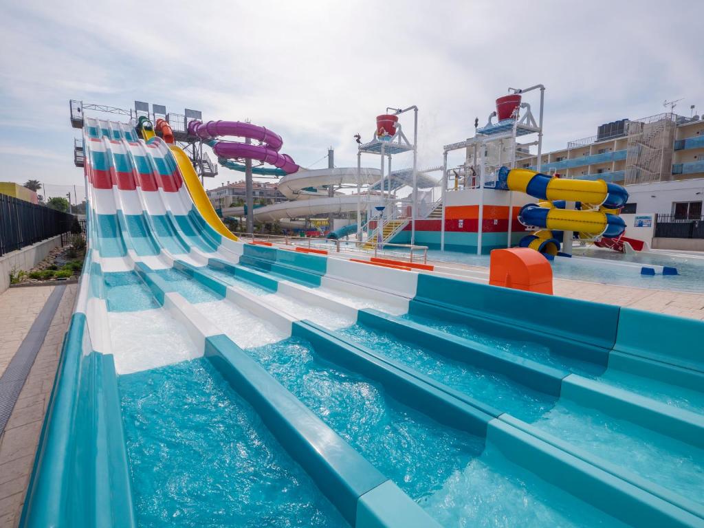 Golden Taurus Aquapark Resort, Pineda de Mar – Bijgewerkte ...