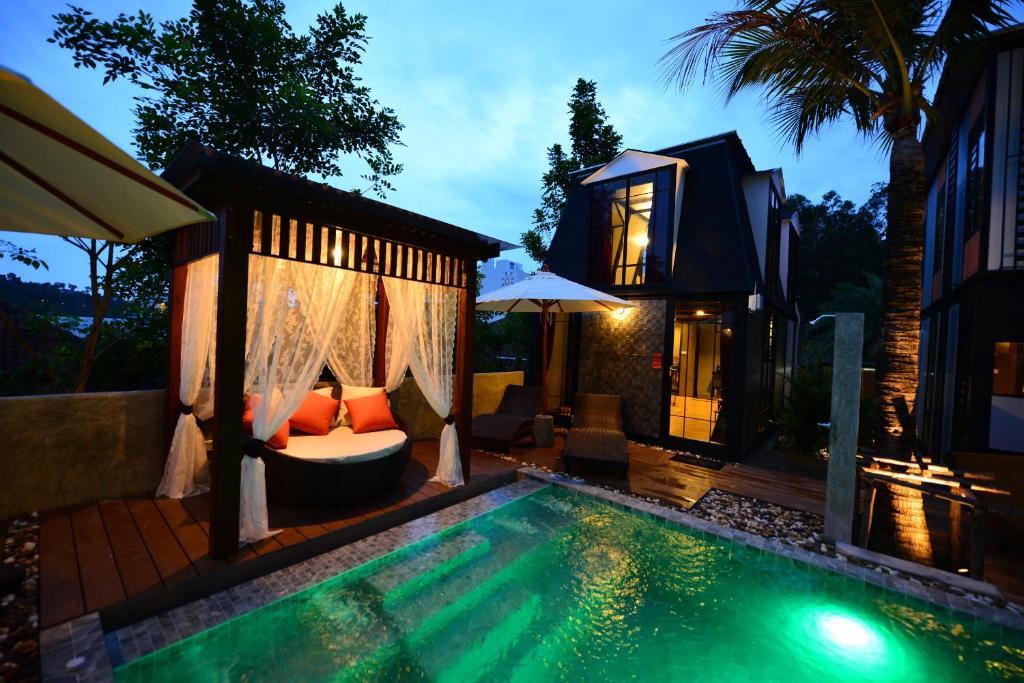 Bazén v ubytování Bukit Pool Villas - SHA Extra Plus nebo v jeho okolí