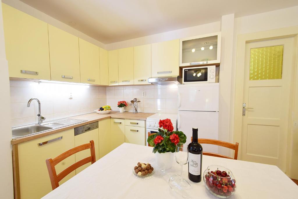 Kuchyň nebo kuchyňský kout v ubytování Apartments Odrina