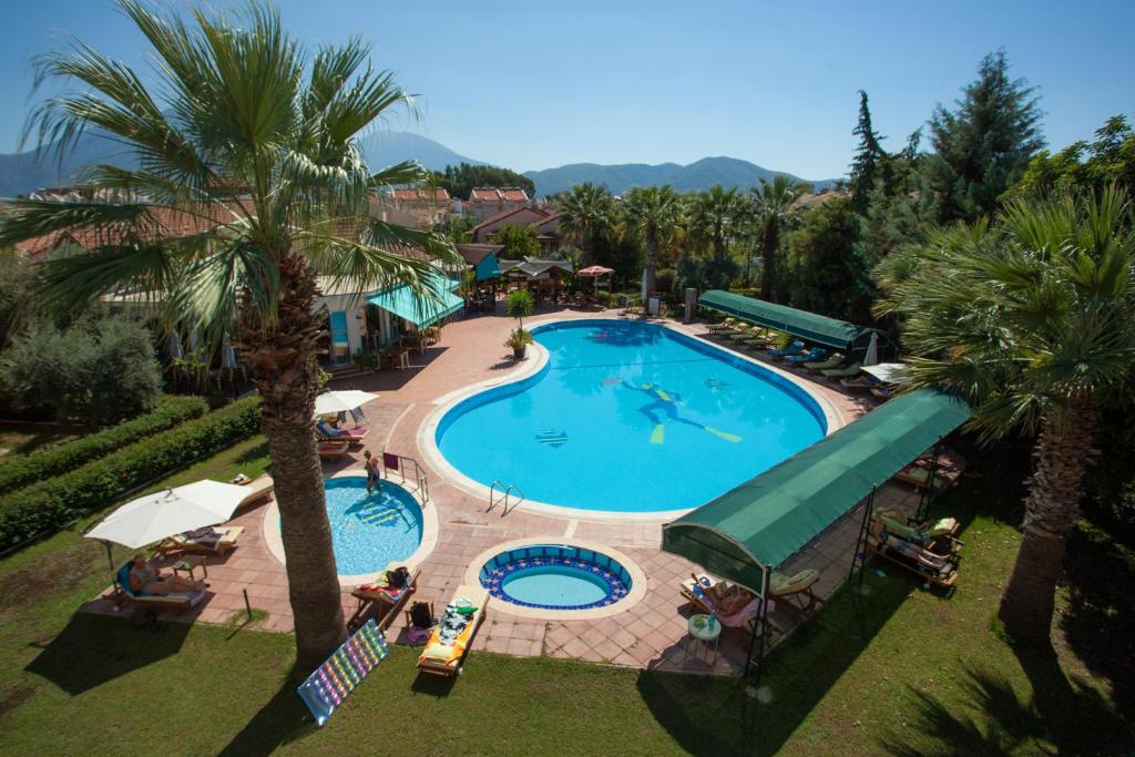 Bazén v ubytování Rebin Beach Hotel nebo v jeho okolí