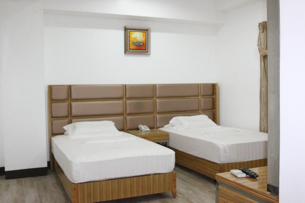 Postel nebo postele na pokoji v ubytování Jeamco Royal Hotel-Palawan