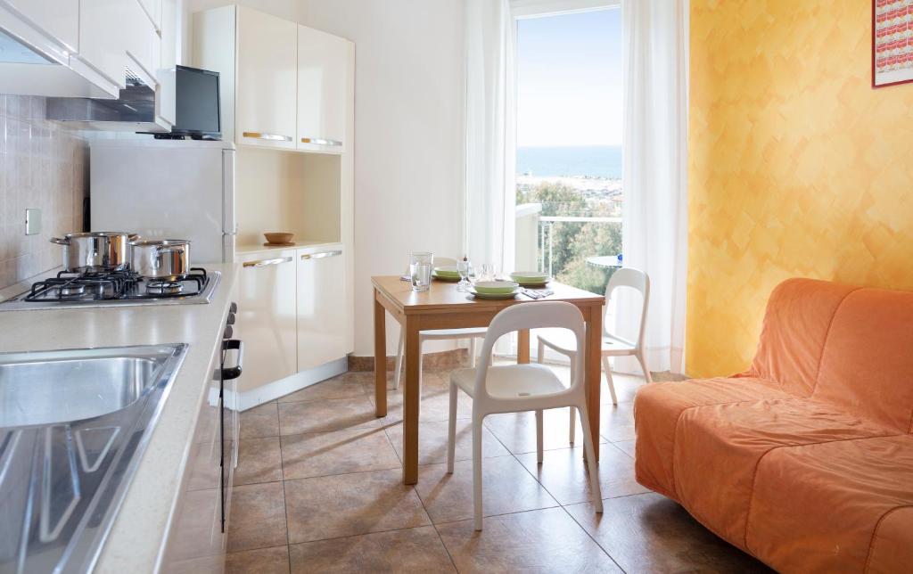 Kuchyň nebo kuchyňský kout v ubytování SoleMare Hotel e Residence