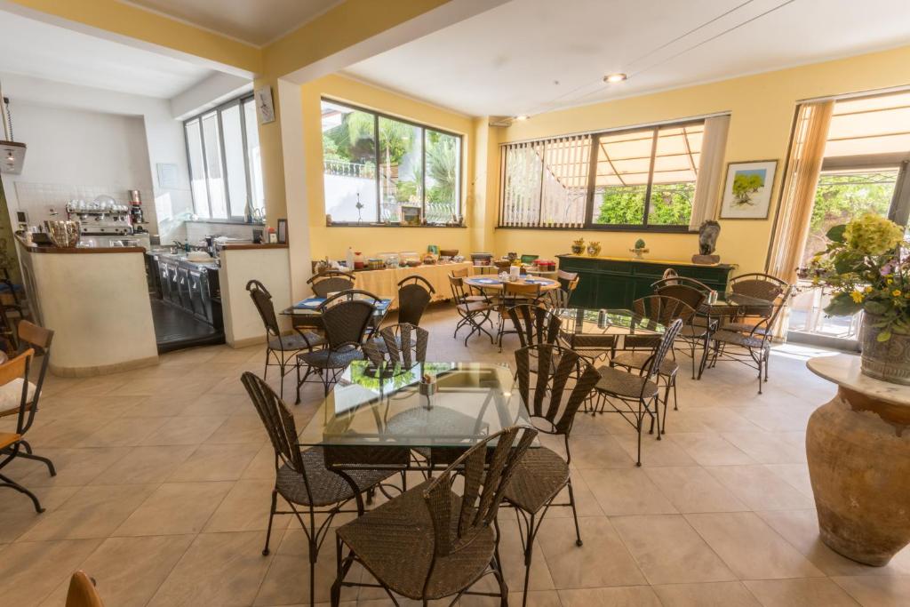 Kuchyň nebo kuchyňský kout v ubytování Residence Hotel Baia Portinenti