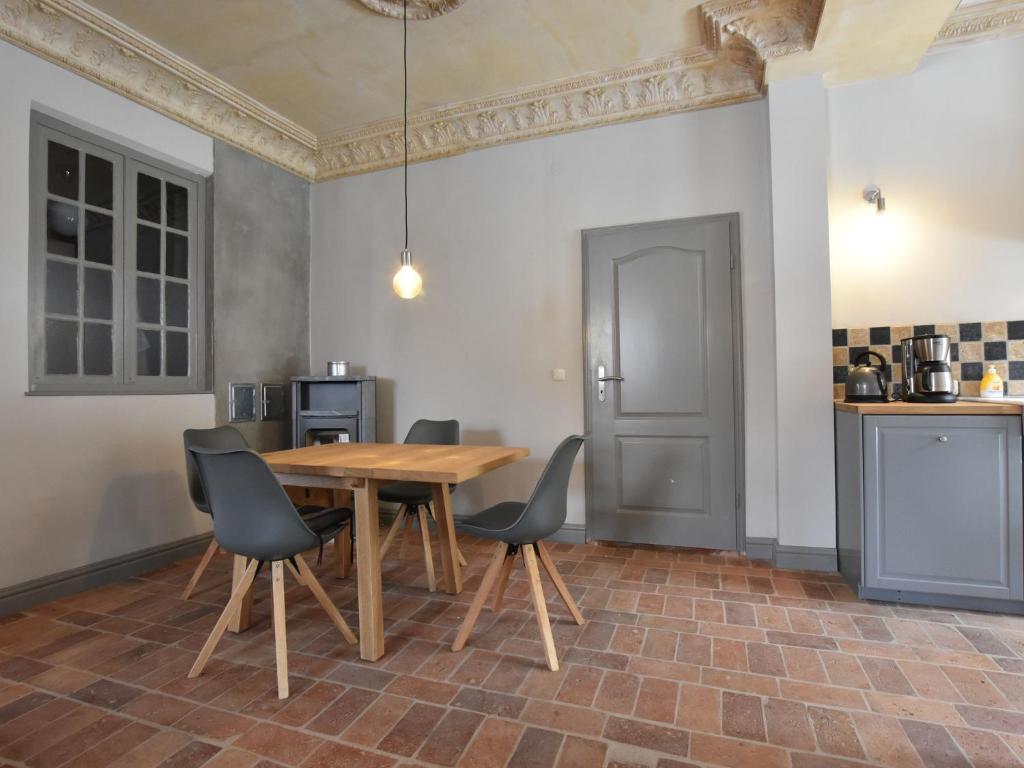 O bucătărie sau chicinetă la Modern Apartment in Detershagen with Private Terrace