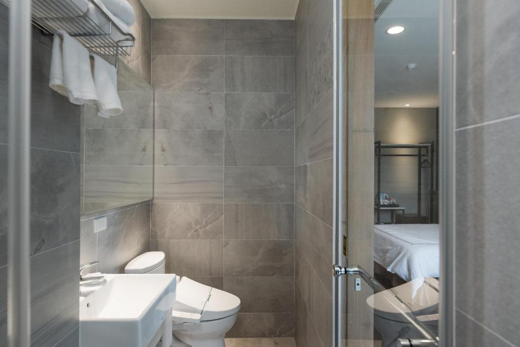 Tianli Hotel - Quadruple Room With Balcony
