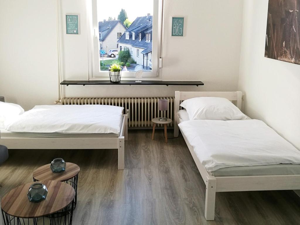 two beds in a room with a window at Apartments Bedburg-Hau in Hau