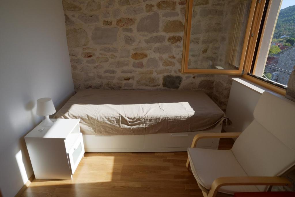 Postel nebo postele na pokoji v ubytování Stone House Nana