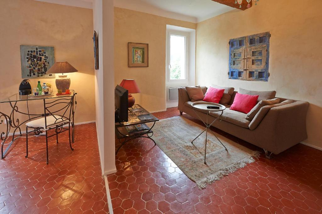 Posezení v ubytování La Grande Maison De Nans