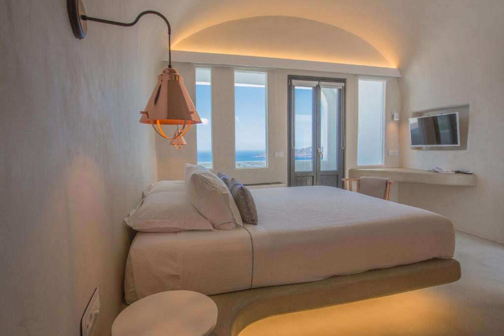Postel nebo postele na pokoji v ubytování Chic Hotel Santorini